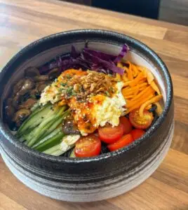 Un bowl de nouilles asiatique